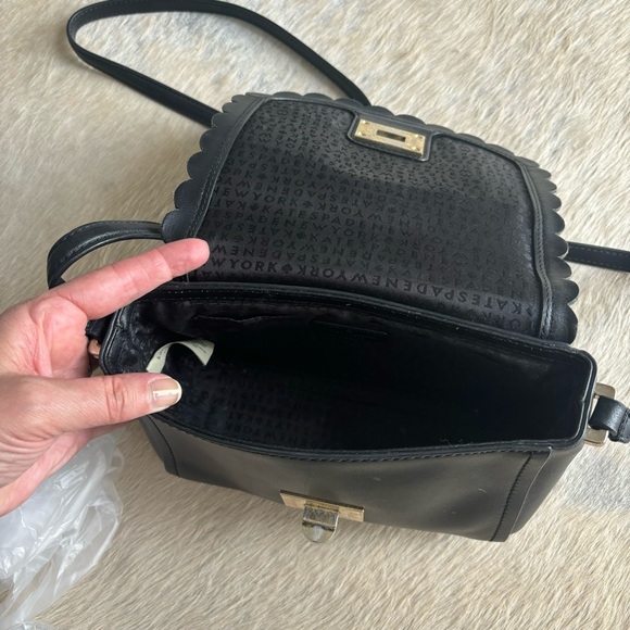 Kate Spade black/navy Jazmin Maplecourt leather crossbody with scalloped edge - Picture 10 of 12